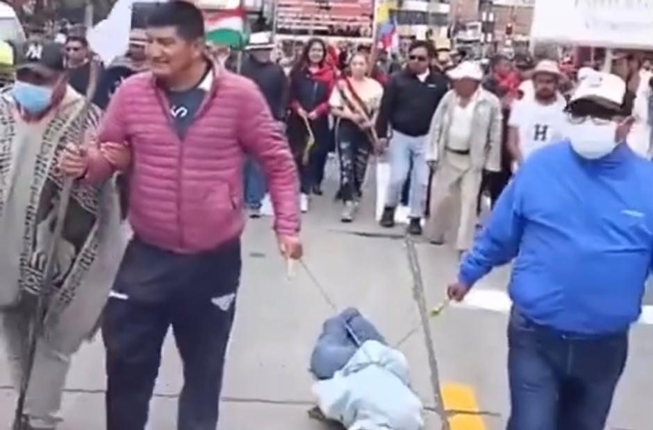 Marcha xenófoba contra venezolanos en Ecuador - Pelileo le dan plazo de 72 horas para salir del país