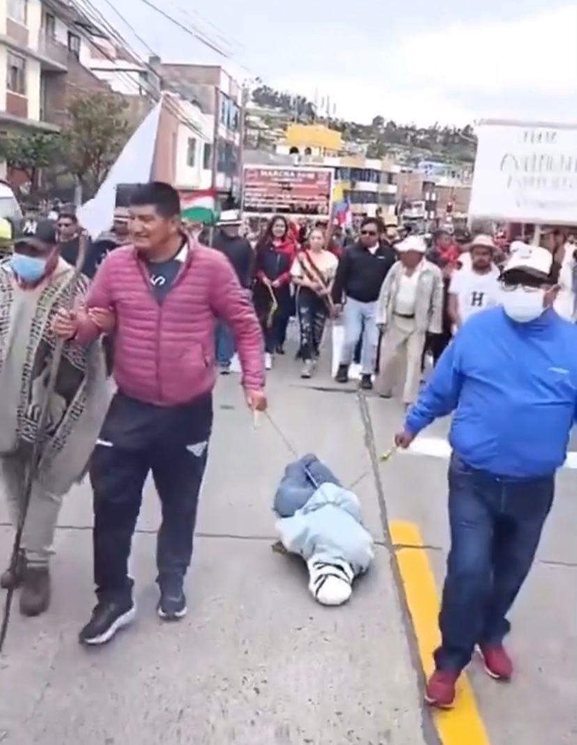 Marcha xenófoba contra venezolanos en Ecuador - Pelileo le dan plazo de 72 horas para salir del país