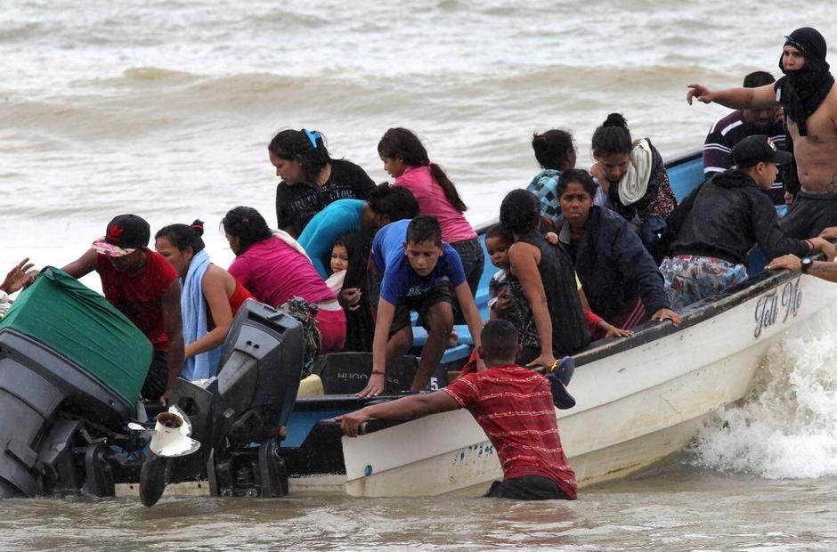 Detienen a 22 migrantes venezolanos en una playa del sur de Trinidad y Tobago