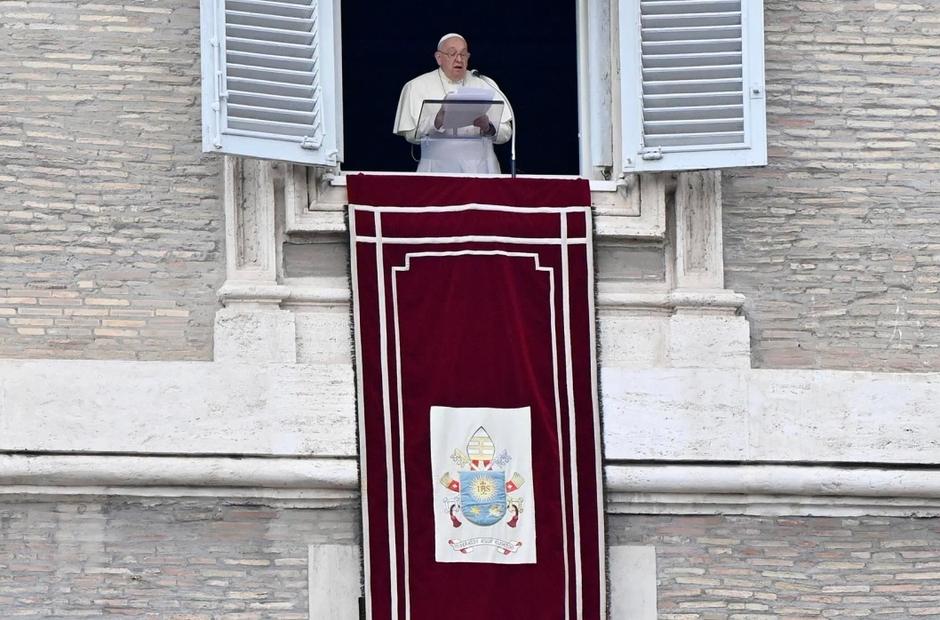 Papa Francisco: “La paz es posible, con la guerra solo ganan los fabricantes de armas” 