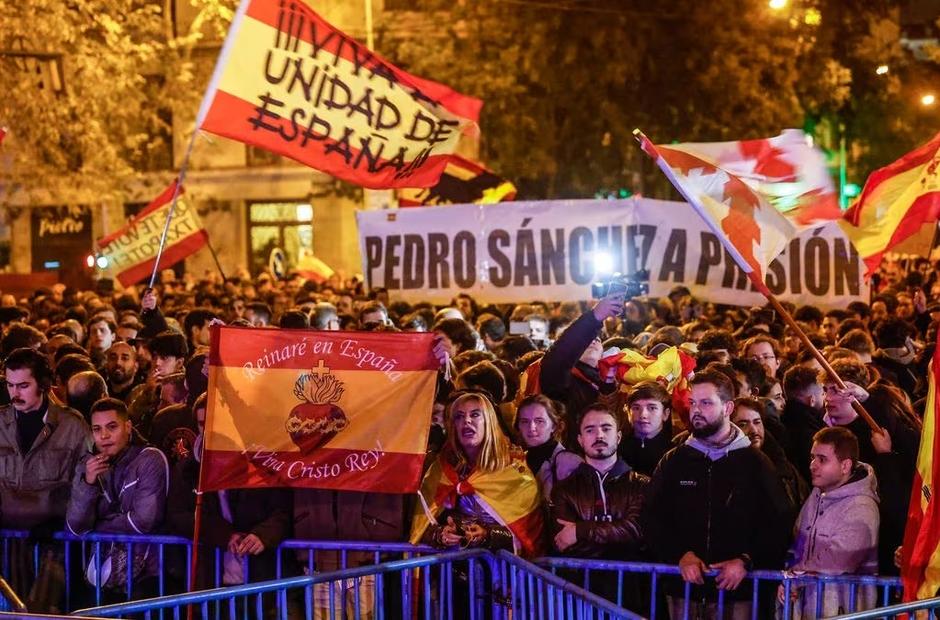 Al menos diez detenidos y siete heridos en una nueva noche de protestas y gran tensión en Madrid 